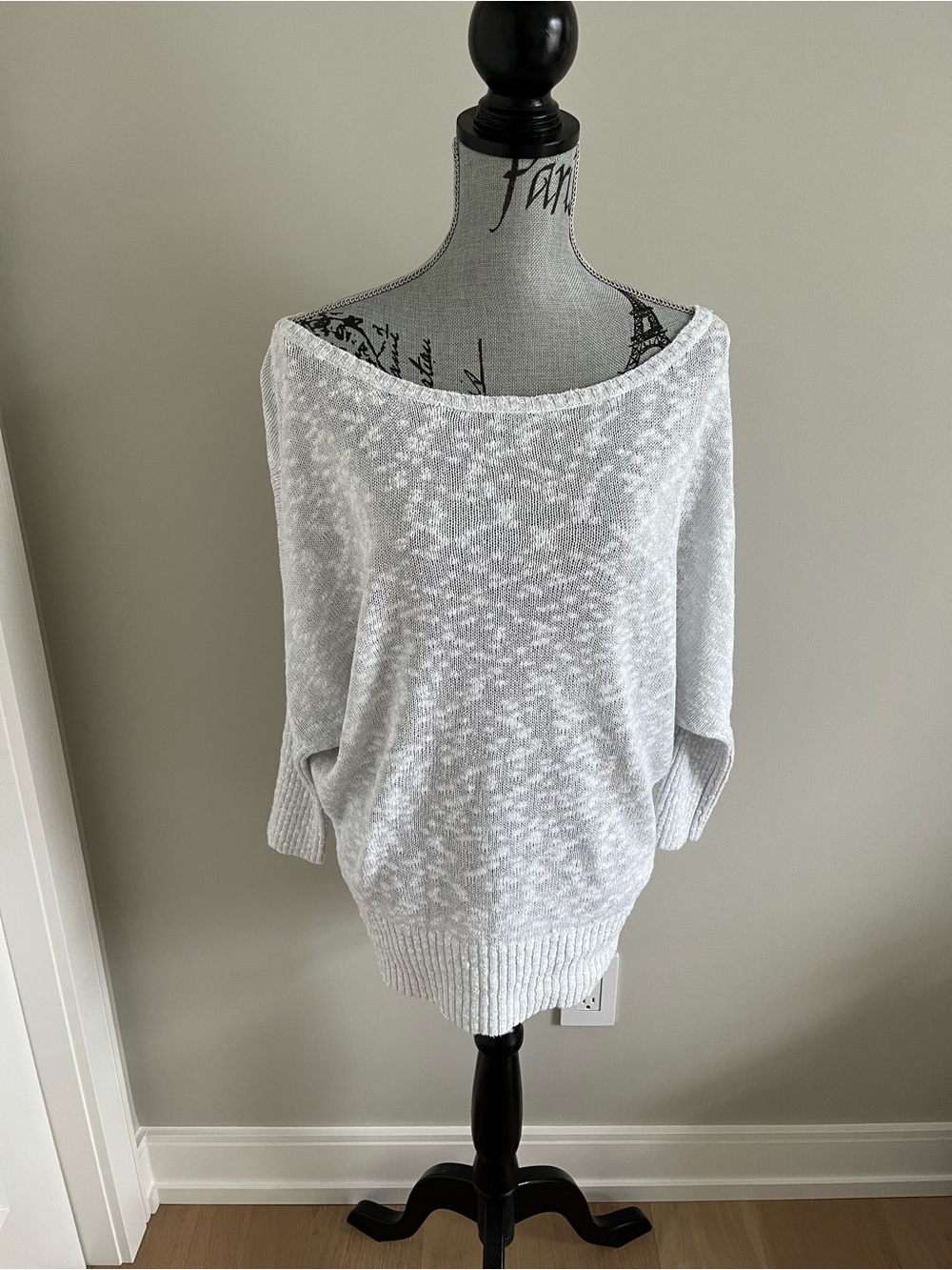 Guess Wite Off-Shoulder Women's Sweater